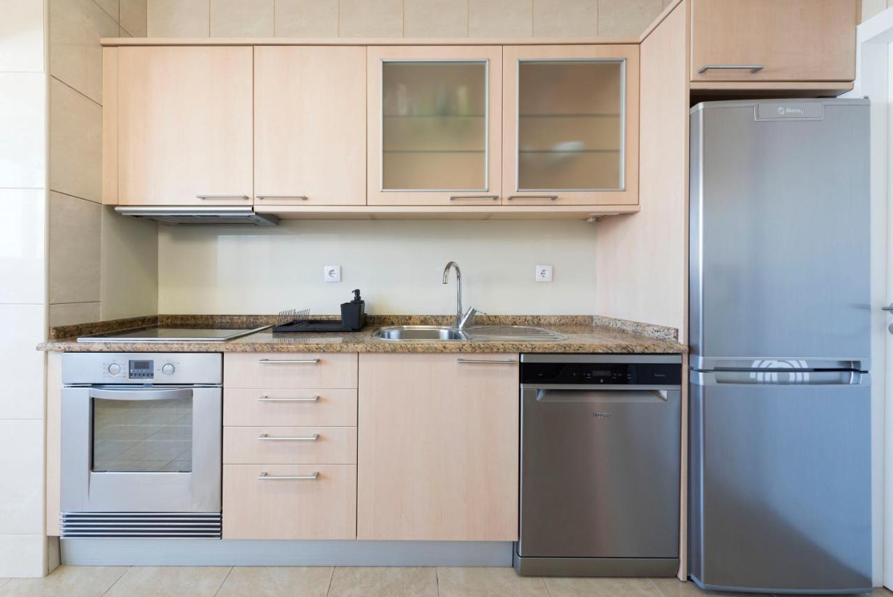 Lovelystay - Downtown Modern 2Br Flat With Free Parking Порту Экстерьер фото