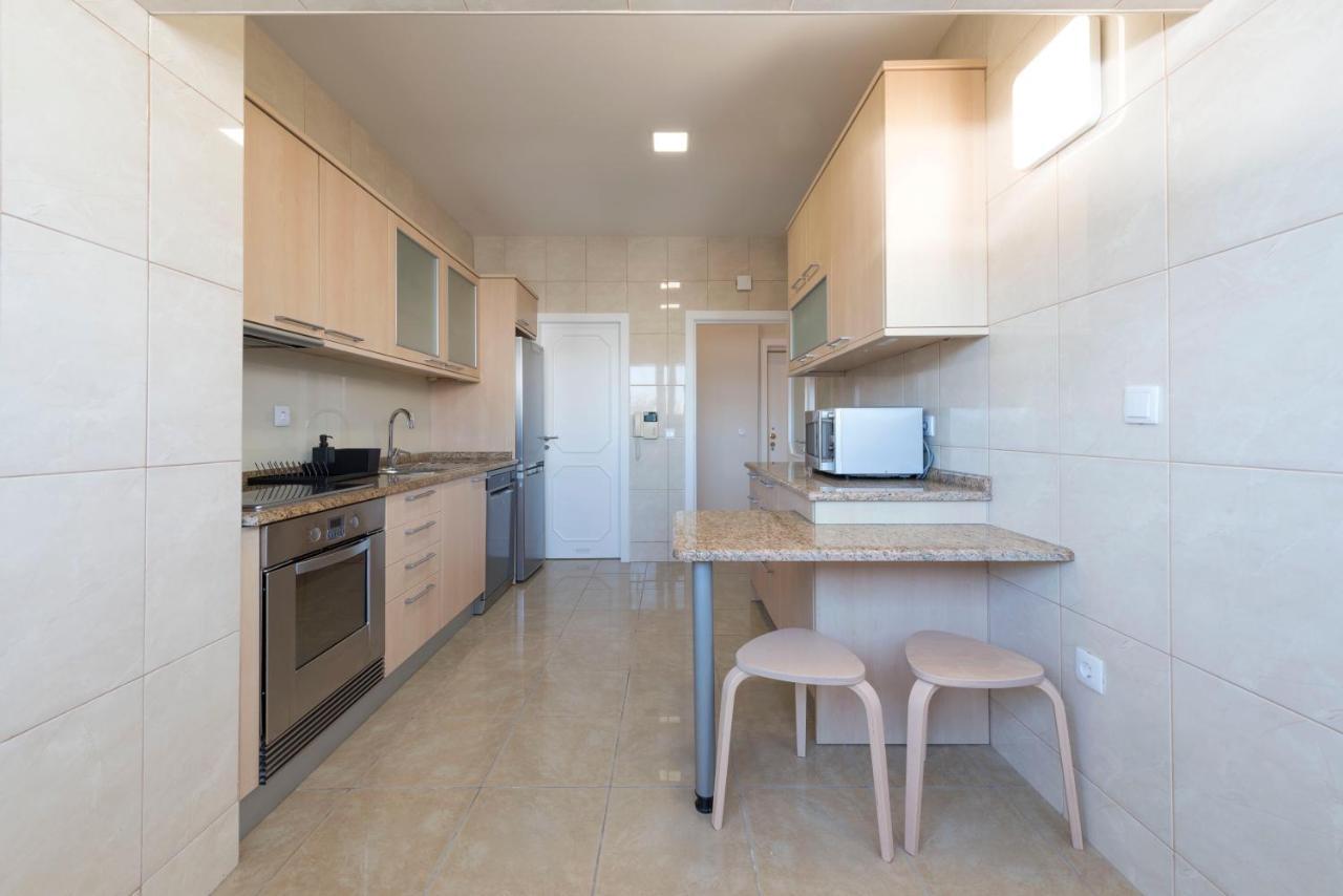 Lovelystay - Downtown Modern 2Br Flat With Free Parking Порту Экстерьер фото