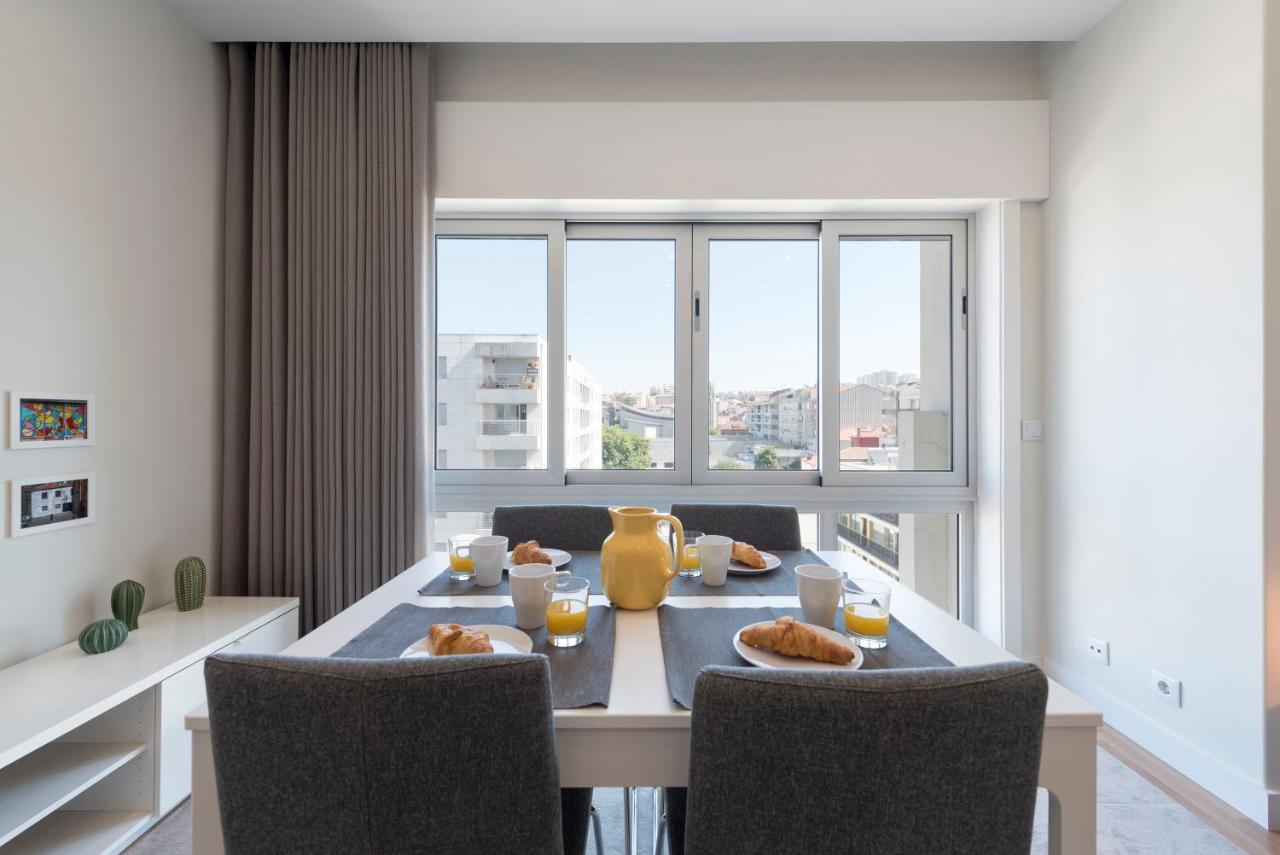 Lovelystay - Downtown Modern 2Br Flat With Free Parking Порту Экстерьер фото